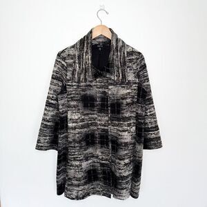 Comfy USA Women’s Lagenlook Munich 2 Button Long Line 3/4 Sleeve Black And Cream